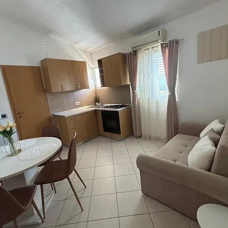 Lolo * Privlaka (Zadar)