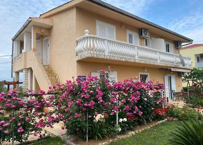 Lolo Апартаменты *